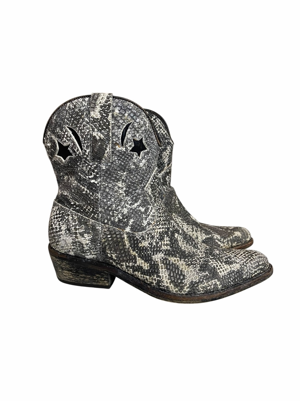 ZiGiny She’s An Animal Gray Snakeskin Western Ankle Boots Size 6.5